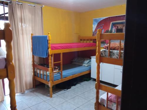 a room with two bunk beds in a room at Hostel e Pousada Boa Vista in Joinville