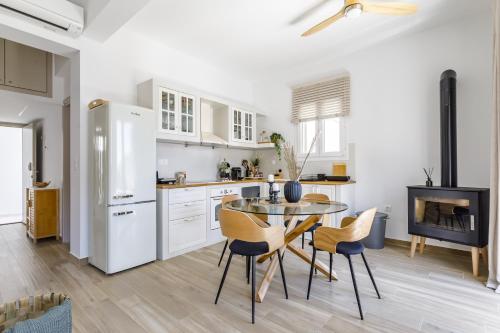 Køkken eller tekøkken på Breezy Rooftop House