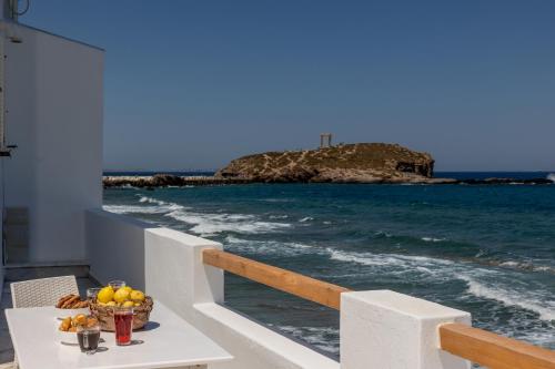 a table with a bowl of fruit on top of the ocean at Ma mer in Naxos Chora