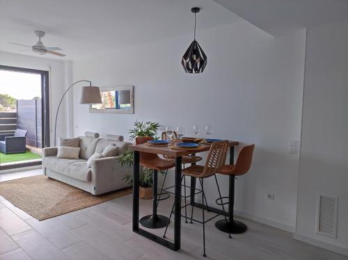 Posedenie v ubytovaní ROQUES DAURADES III - JARDIN PRIVADO