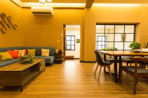 a living room with a couch and a table at 喜苑民宿 in Jinhu