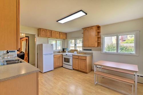 Pet-Friendly Anchorage Gem Walkable Location – Photos 2