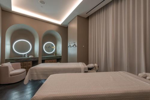 City Escapes Suites at SLS Lux Brickell Building photo 12