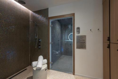 City Escapes Suites at SLS Lux Brickell Building photo 27
