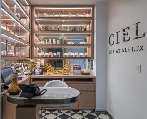 City Escapes Suites at SLS Lux Brickell Building photo 28
