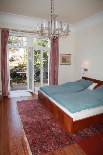 Ένα ή περισσότερα κρεβάτια σε δωμάτιο στο Rosie's Place: Furnished Apartment with Style