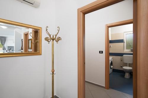 a bathroom with a mirror and a toilet at Villa Yvonne in Marčana