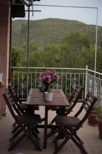 Foto Countryside Cottage with Garden & Lake View 5