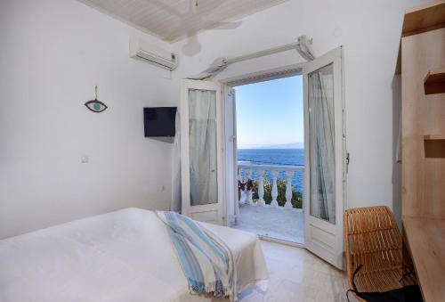 Postel nebo postele na pokoji v ubytování New! PaxosWhite Sea View Apartments & Studios!