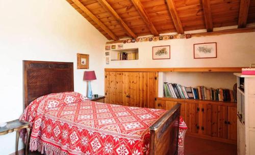 A bed or beds in a room at B&B La Casa del Ficus