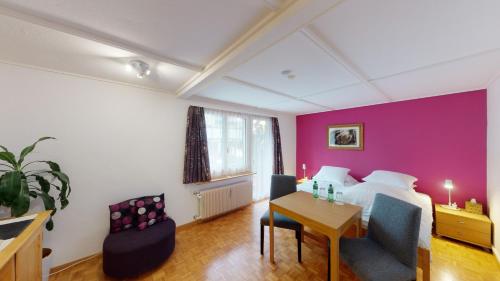 Postel nebo postele na pokoji v ubytování BnB Haus Weibel