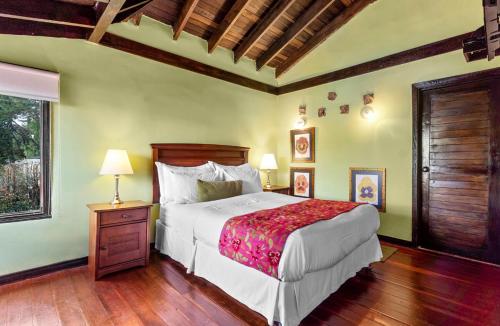 เตียงในห้องที่ Lodge Estación Primavera