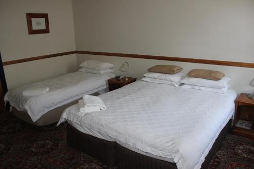 Letto o letti in una camera di Shepherds Arms Hotel