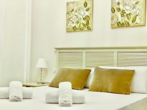 A bed or beds in a room at Gran Vía VI - En pleno Centro de Madrid