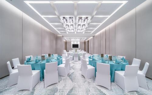 HUALUXE Xi'an Chanba by IHG-西安浐灞华邑酒店-Near Xi'an International Convention Exhibition Center and Shopping mall and The Romantic show of Xi'an-Free Luggage Storage-English Serviceにあるシーティングエリア