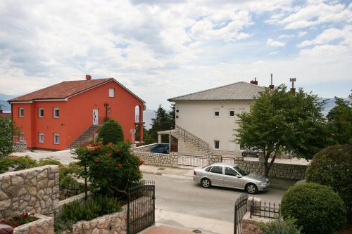 Apartments with parking space Novi Vinodolski - 5488
