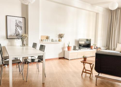 Central Loft with free parking