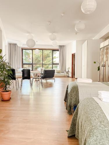 a bedroom with two beds and a table and chairs at Central Loft with free parking in Porto