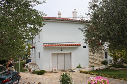 Zdjęcie z galerii obiektu Apartments by the sea Posedarje, Novigrad - 6617 w mieście Posedarje