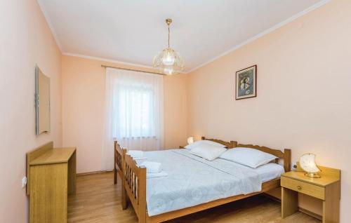 een slaapkamer met een bed, 2 tafels en een raam bij Apartments and rooms with parking space Novi Vinodolski - 19963 in Novi Vinodolski