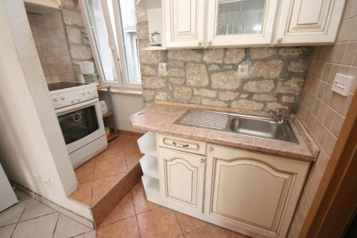 Apartments by the sea Baska Voda, Makarska - 6703