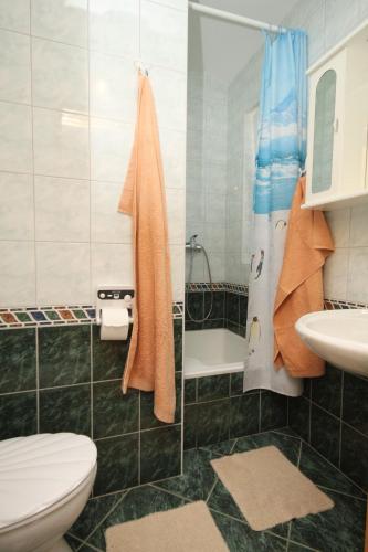 a bathroom with a toilet and a sink at Apartments and rooms with parking space Baska Voda, Makarska - 6704 in Baška Voda