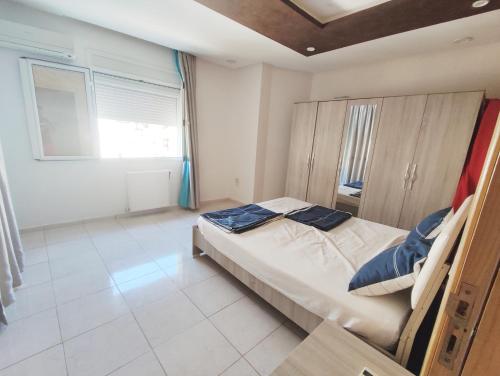 a bedroom with a large bed and a window at Appart S plus 2 à Sousse zone touristique in Sousse