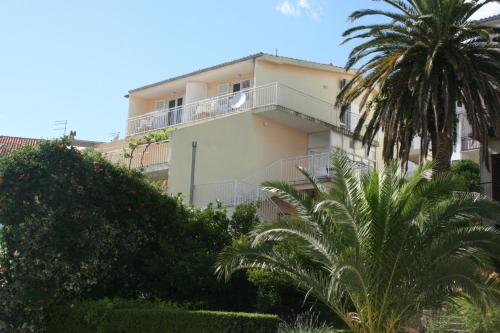 Fotografia z galérie ubytovania Apartments with a parking space Makarska - 6844 v destinácii Makarska