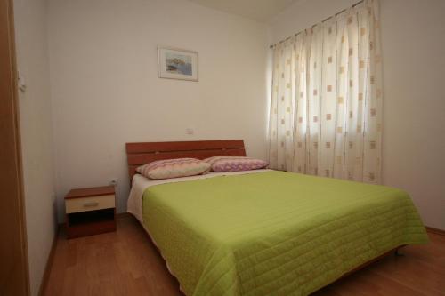 Apartments with a parking space Makarska - 6641