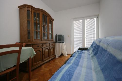 Apartments with a parking space Makarska - 6641