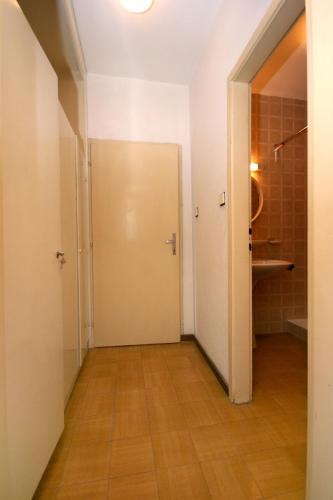 Apartments and rooms with parking space Makarska - 6644
