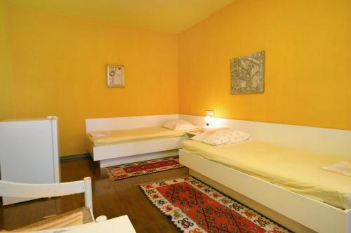 Apartments and rooms with parking space Makarska - 6644