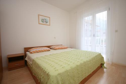Apartments with a parking space Makarska - 6640