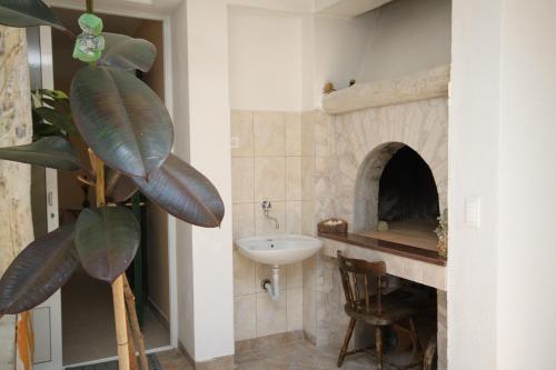 Phòng tắm tại Apartments by the sea Tucepi, Makarska - 6656