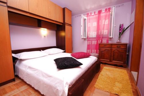 Apartments by the sea Makarska - 6666