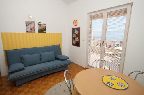 Apartments with a parking space Makarska - 6667