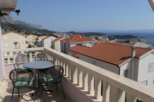 Apartments with a parking space Makarska - 6694