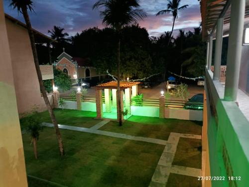 a backyard at night with green lights at Pousada Recanto Beach in Camocim