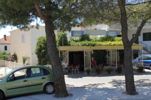 Fotografie z fotogalerie ubytování Apartments with a parking space Podgora, Makarska - 6847 v Podgoře