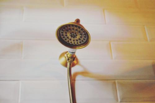 a blow dryer is hanging on a wall at Pequeña cabaña mágica con chimenea interior in Arteaga
