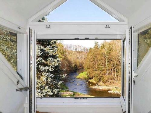a window in a room with a view of a river at Elegance in Rotschönberg in Großschirma
