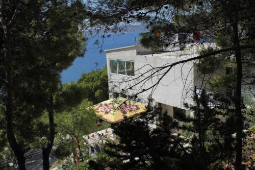 Fotografia z galérie ubytovania Apartments with a parking space Brela, Makarska - 6906 v destinácii Brela