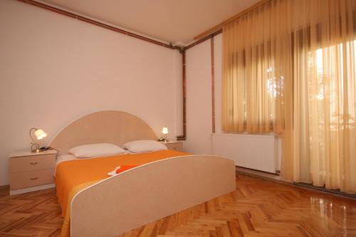 Apartments with parking space Starigrad - Paklenica - 6605