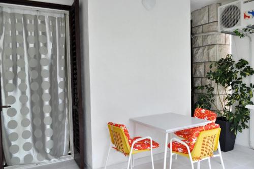 a white table and chairs on a balcony at Apartments by the sea Brela, Makarska - 6686 in Brela