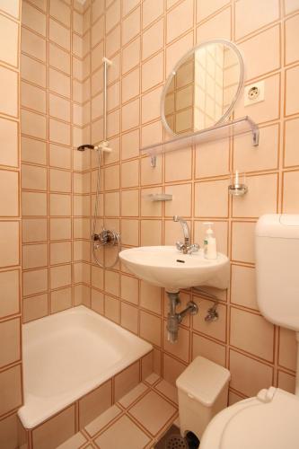 Apartments by the sea Podgora, Makarska - 6672