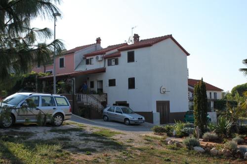 Apartments with parking space Dajla, Novigrad - 6935