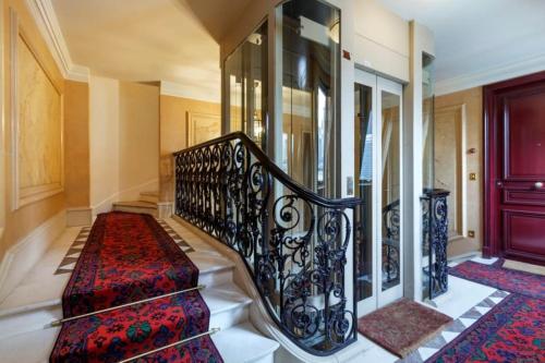 Luxury Arch of triumph and Champs elysées flat