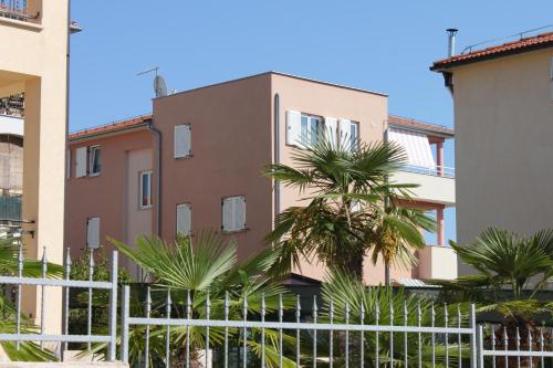 Fotografie z fotogalerie ubytování Apartments with a parking space Novigrad - 6936 v destinaci Novigrad – Istrie