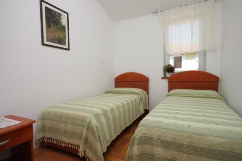 Apartments with a parking space Novigrad - 6936