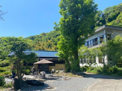 a building with tables and chairs in front of it at HOSHIYAMA A extra for pets - Vacation STAY 07884v in Fujinomiya